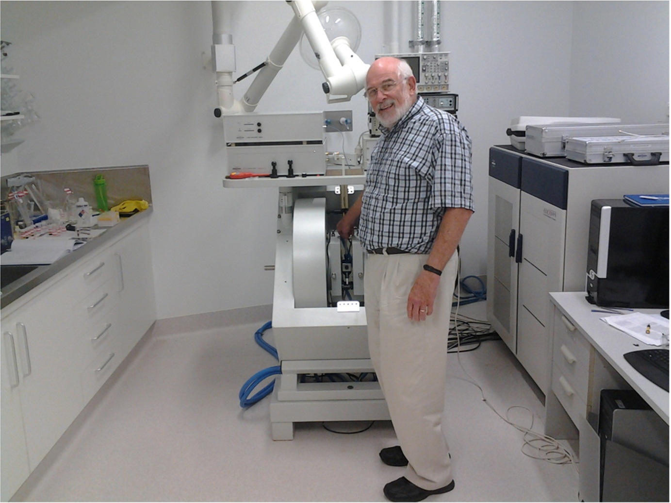 Lawrence Berliner standing next to an EPR spectrometer at the Centre for Advanced Imaging, University of Queensland (Australia) where he had collaboration with the late Prof. Graeme Hanson who passed away in February 2015. Photograph provided by Lawrence Berliner.
