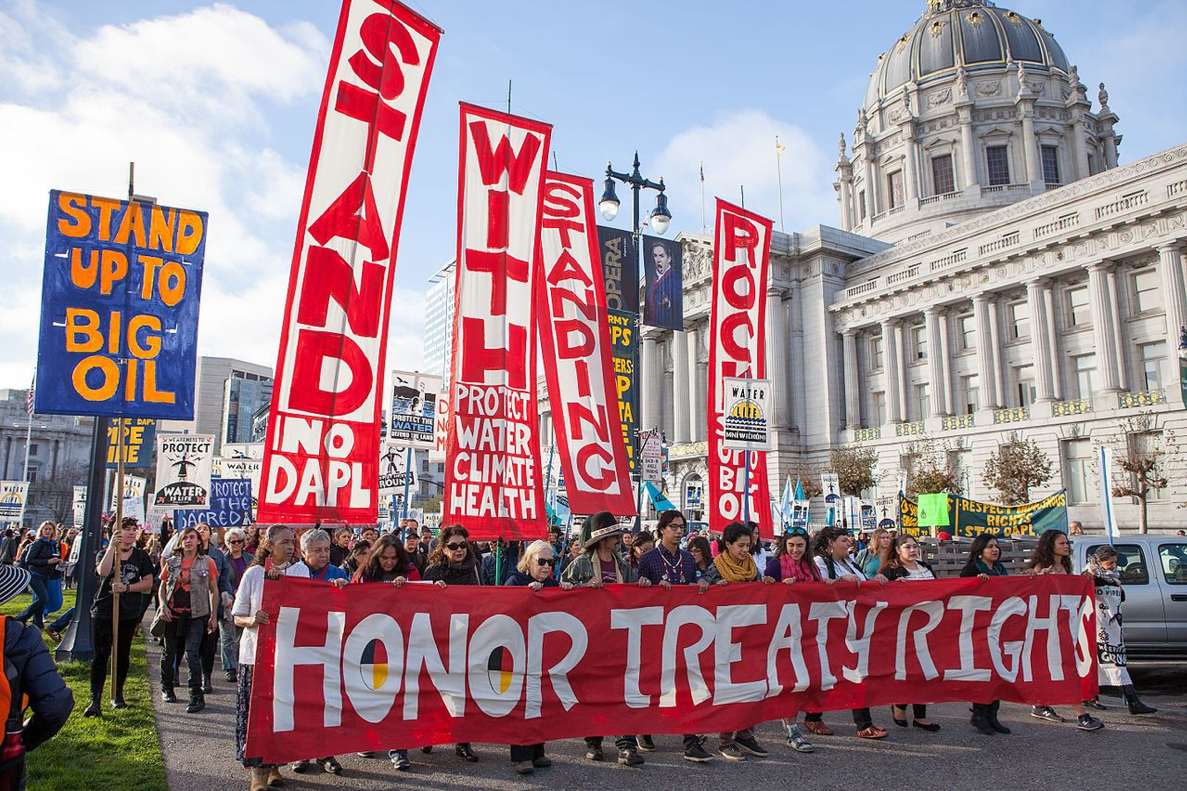 Standing Rock solidarity march in San Francisco, November 2016. Photograph by Pax Ahimsa Gethen. (Wikimedia Commons).